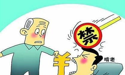 工资8千却一年攒下7万多，男子被指啃老现象的背后探讨