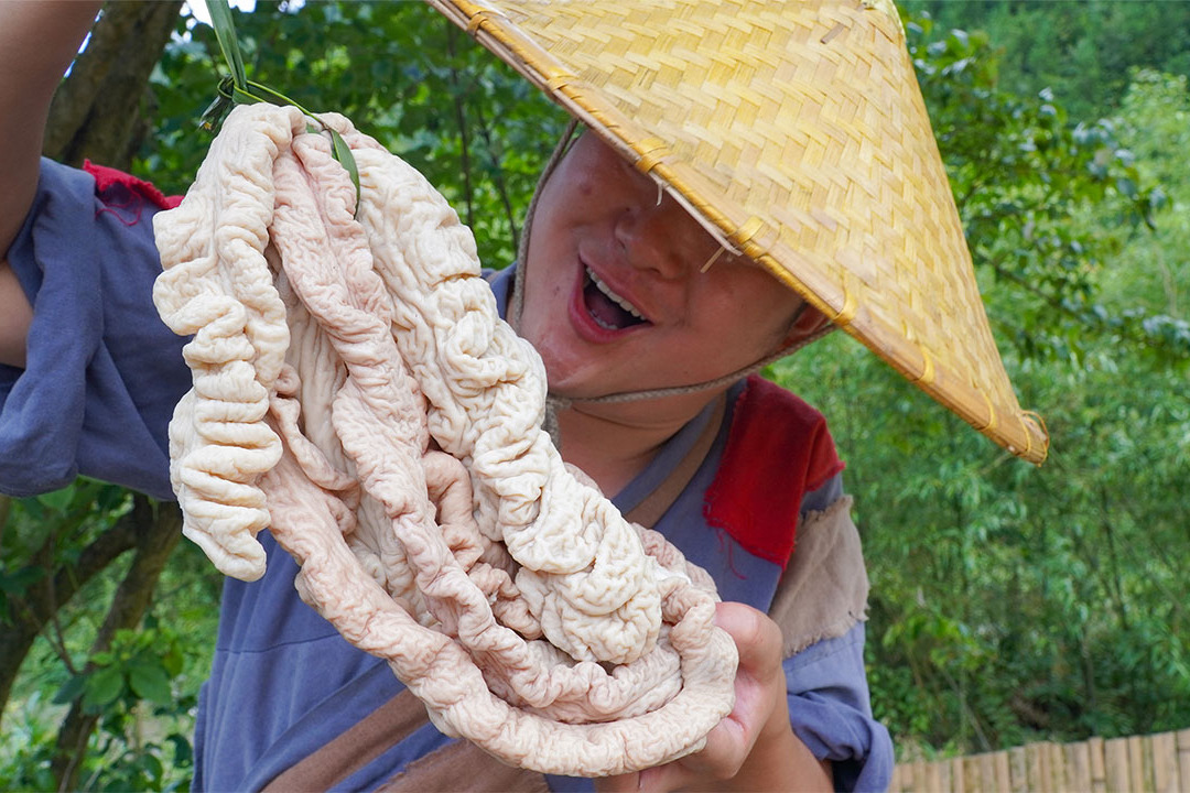 深山奇遇，为了一口猪肉肠，我踏上了一段不平凡的旅程