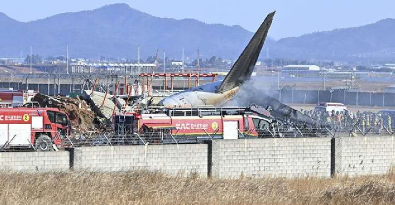 一架飞机在韩国釜山金海机场突发火灾事件