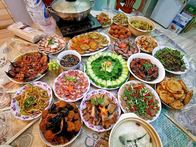 今年我家的年夜饭餐桌，难忘的一道菜