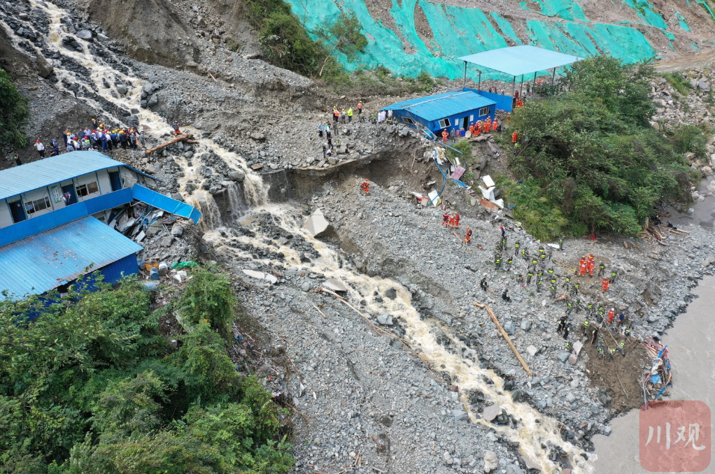 航拍四川筠连山体滑坡现场，灾难背后的挑战与应对之策