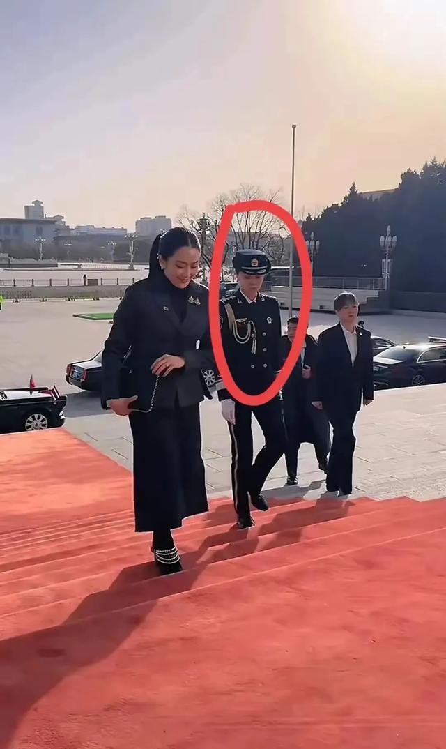 泰国总理亲自发视频致谢中国女保镖，背后的故事令人动容