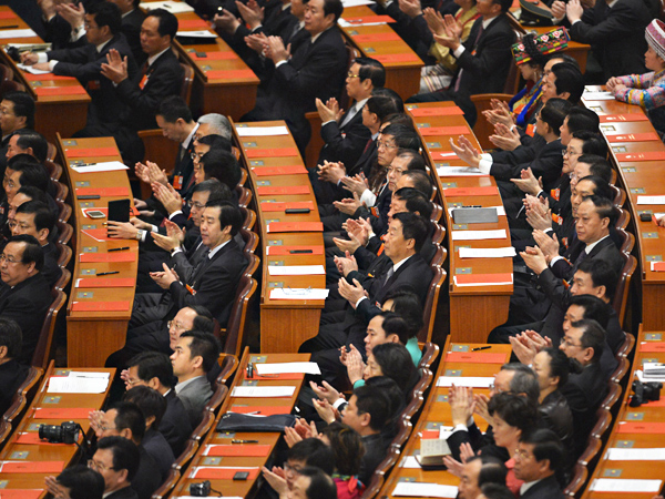 人大会议闭幕会，历史性决策背后的情感与悬念