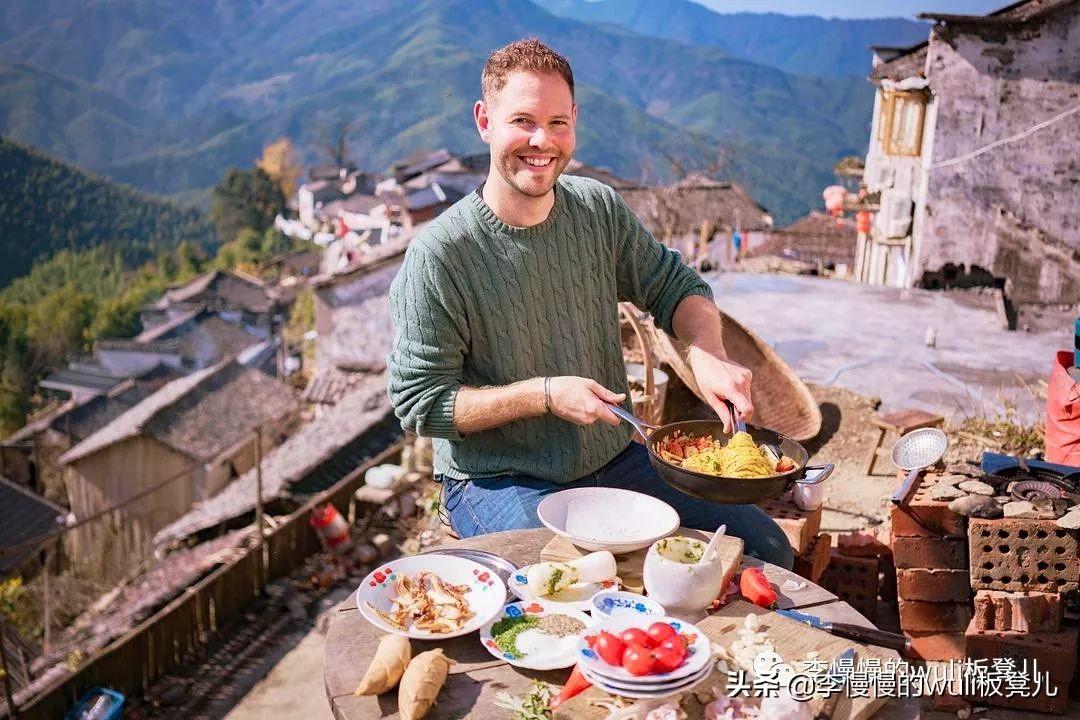 震惊！老外在中国跳广场舞竟狂甩60斤，背后的秘密让所有人坐不住了！